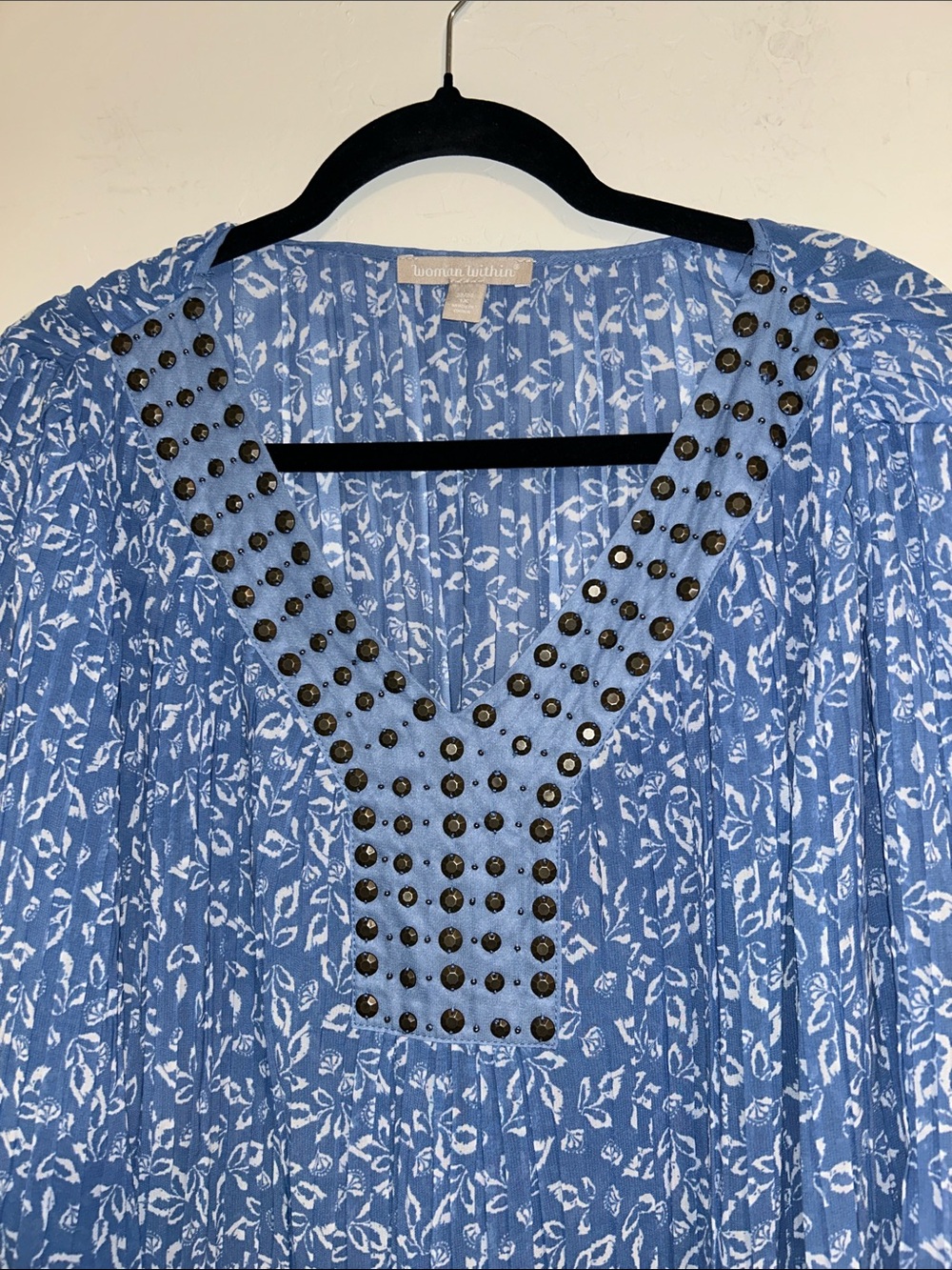 Woman Within 1X 22/24 Accordion Pressed Metal Embellished Flowy Blue Floral Top - Picture 5 of 13